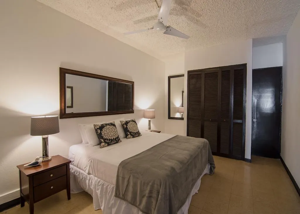 Aparthotel La Capitana Old San Juan Building