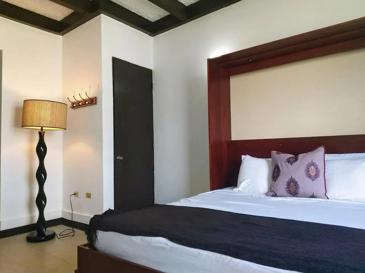 Aparthotel La Capitana Old San Juan Building